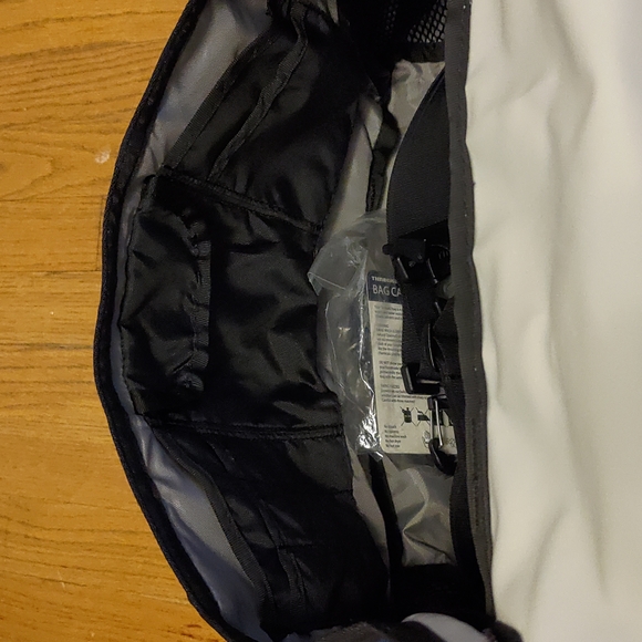 Small blue & black Timbuk2 laptop messenger bag with cross-body strap - Picture 9 of 15